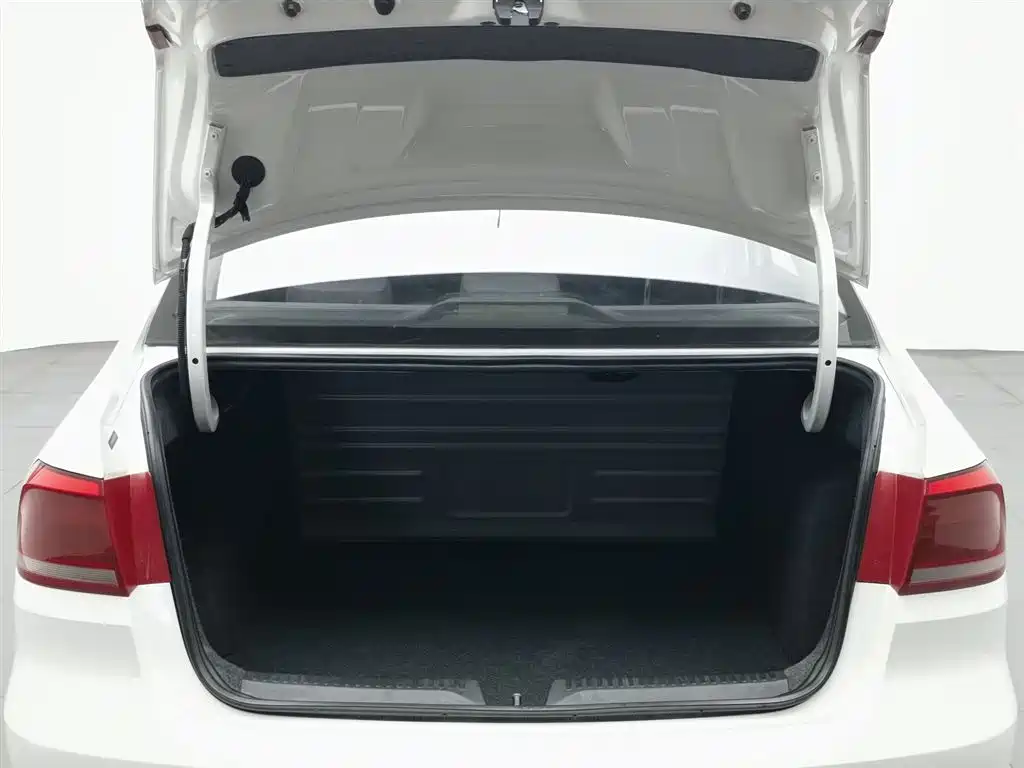 Santana 1.6 L Manual Style