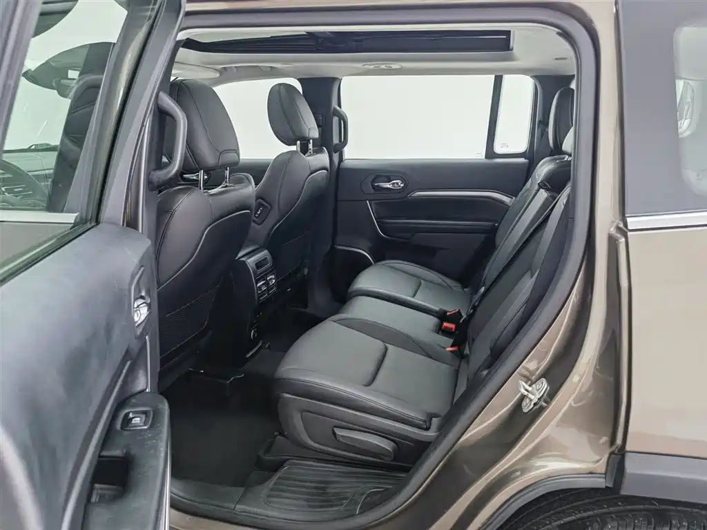 Commander 2.0 T 2 WD Progressive Enjoyment CN-V