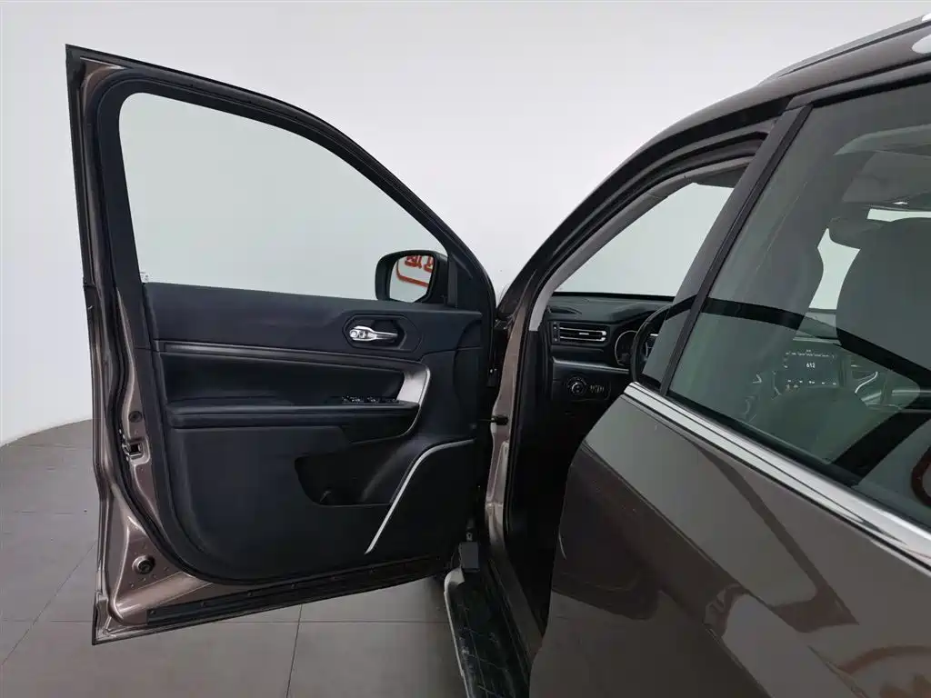 Commander 2.0 T 2 WD Progressive Enjoyment CN-V
