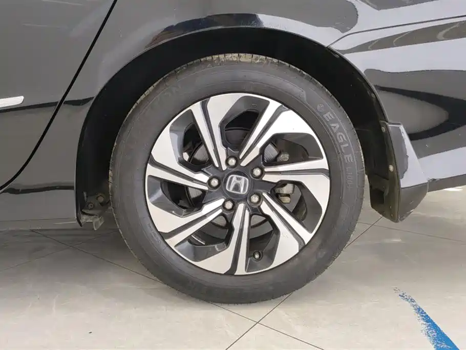 Crider 1.8 L CVT Comfort