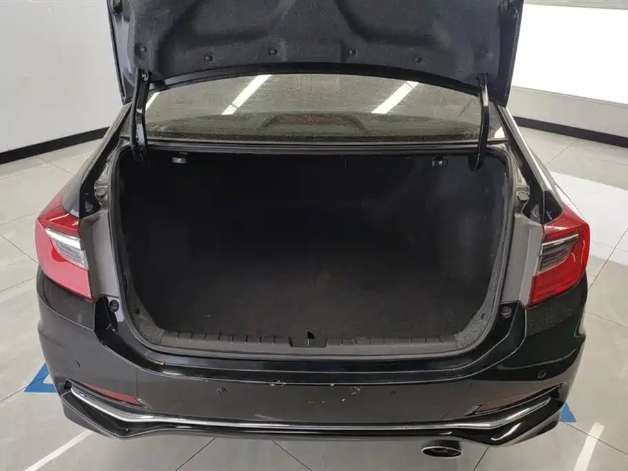 Crider 1.8 L CVT Comfort