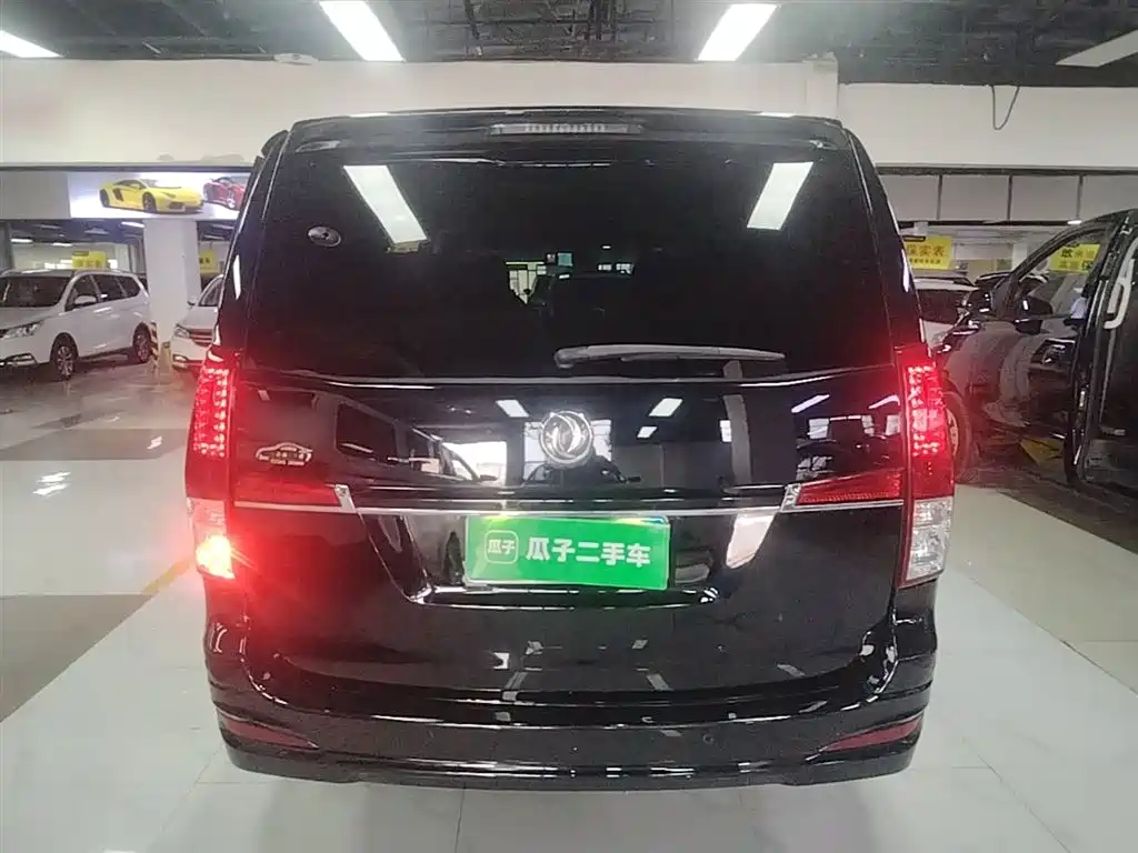 Lingzhi PLUS 2.0 L Manual Luxury 7-seat