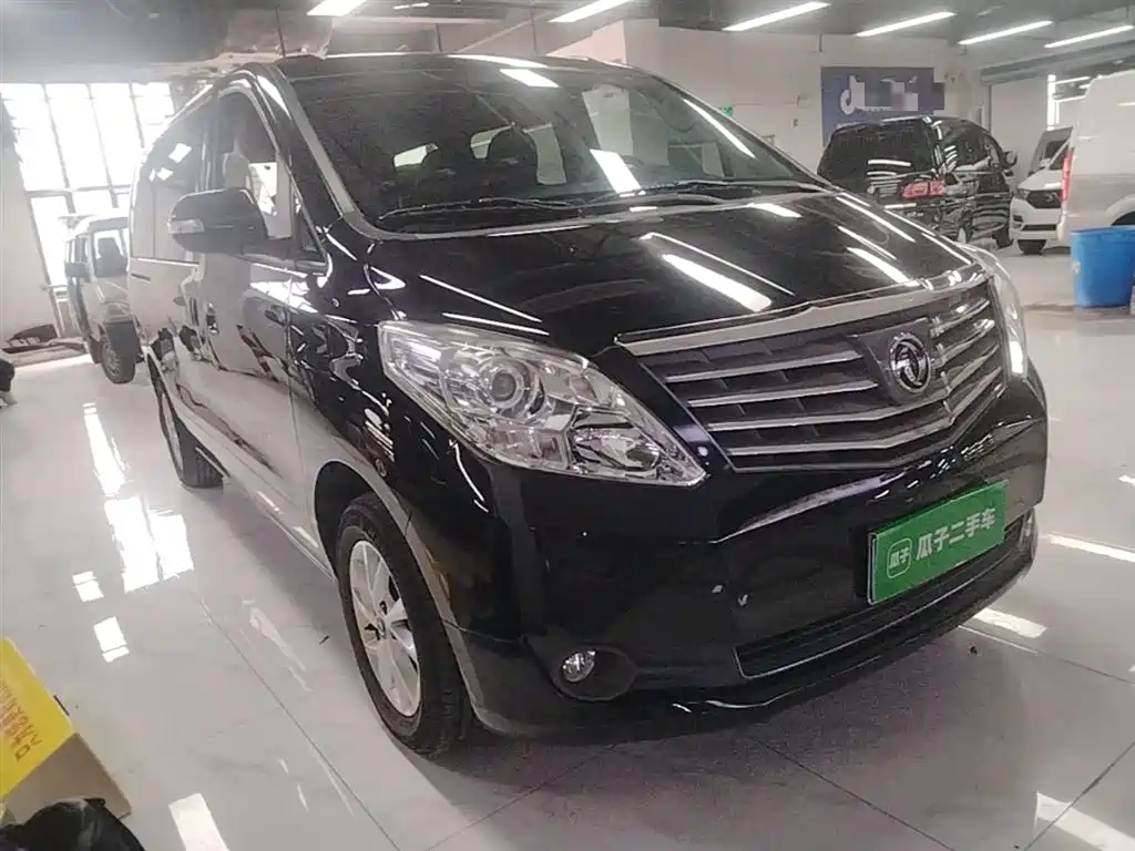 Lingzhi PLUS 2.0 L Manual Luxury 7-seat