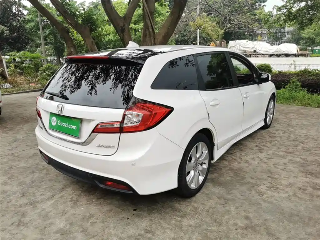 Jade 1.8 L Auto Comfort Elite 5-seat