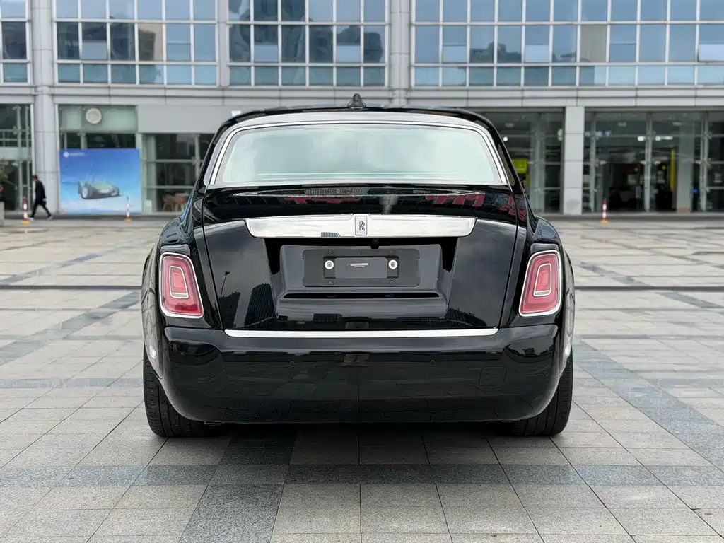 Phantom 6.7 T LWB Range