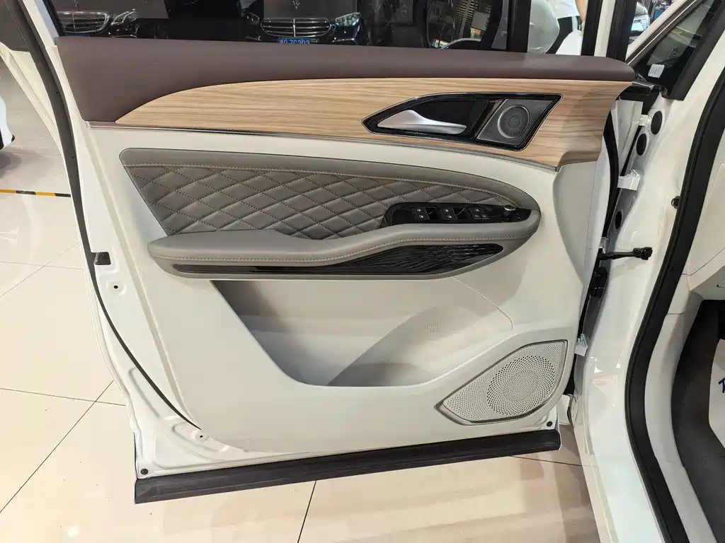 Fengxing Yacht 1.5 T DCT