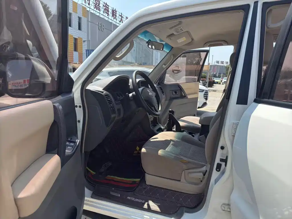 Pajero 帕杰罗 2011款 V73 3.0 L MT GLS