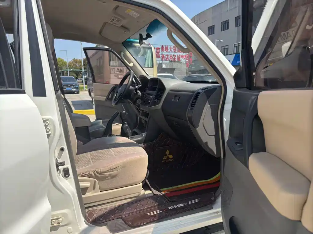 Pajero 帕杰罗 2011款 V73 3.0 L MT GLS
