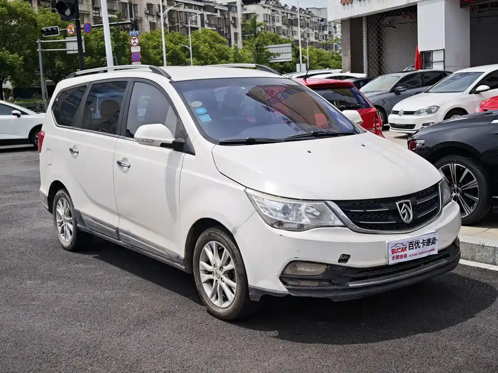 Baojun 730 1.5 L Manual Comfort 7-seat CN-V