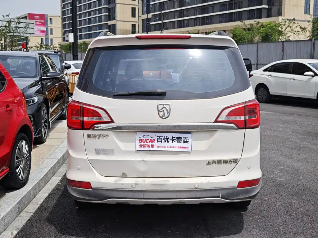 Baojun 730 1.5 L Manual Comfort 7-seat CN-V