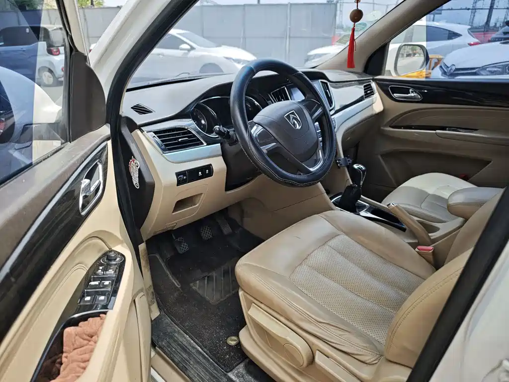 Baojun 730 1.5 L Manual Comfort 7-seat CN-V