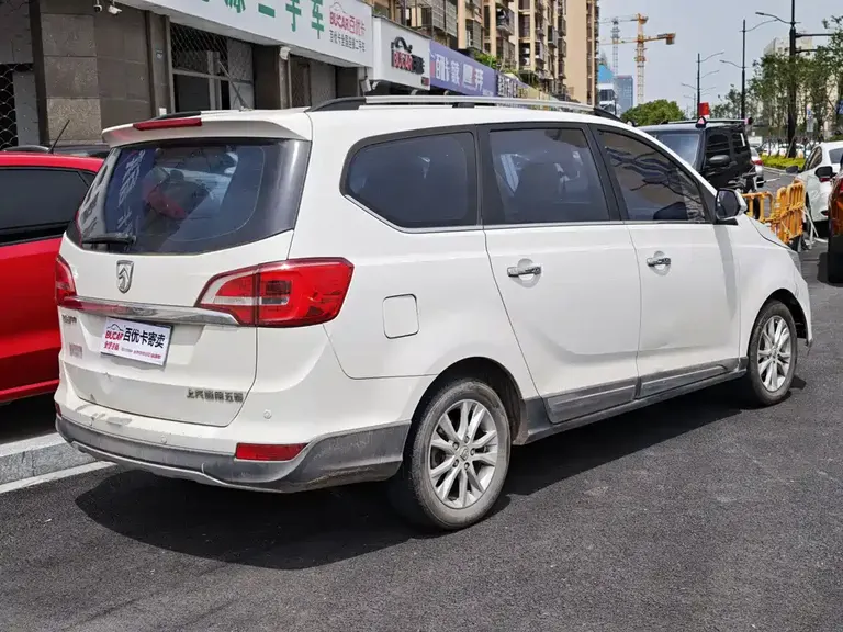 Baojun 730 1.5 L Manual Comfort 7-seat CN-V