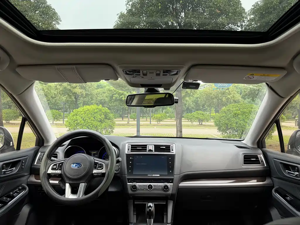 Outback 2.5 i Luxury Navigation