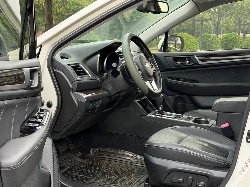 Outback 2.5 i Luxury Navigation