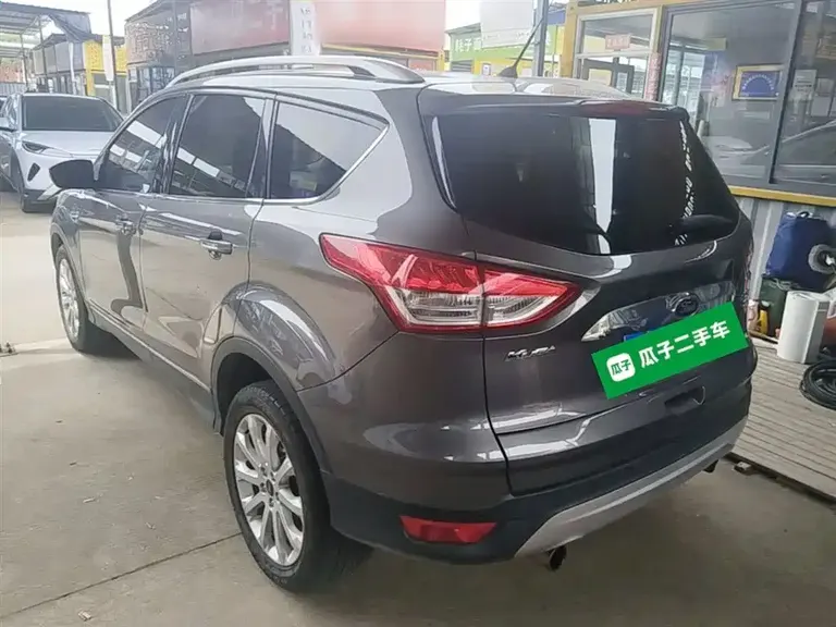 Ford Kuga 1.6 L GTDi 4 WD Elite