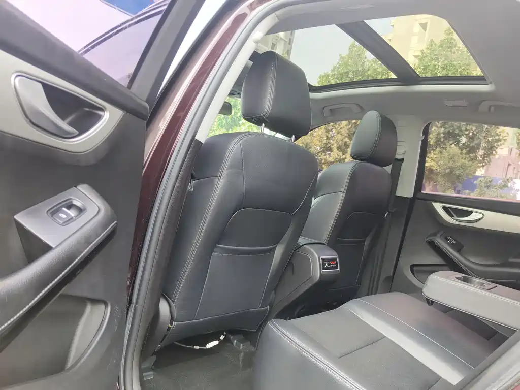 Zotye SR7 众泰SR7 2016款 1.5 T CVT魔方之心版 国V