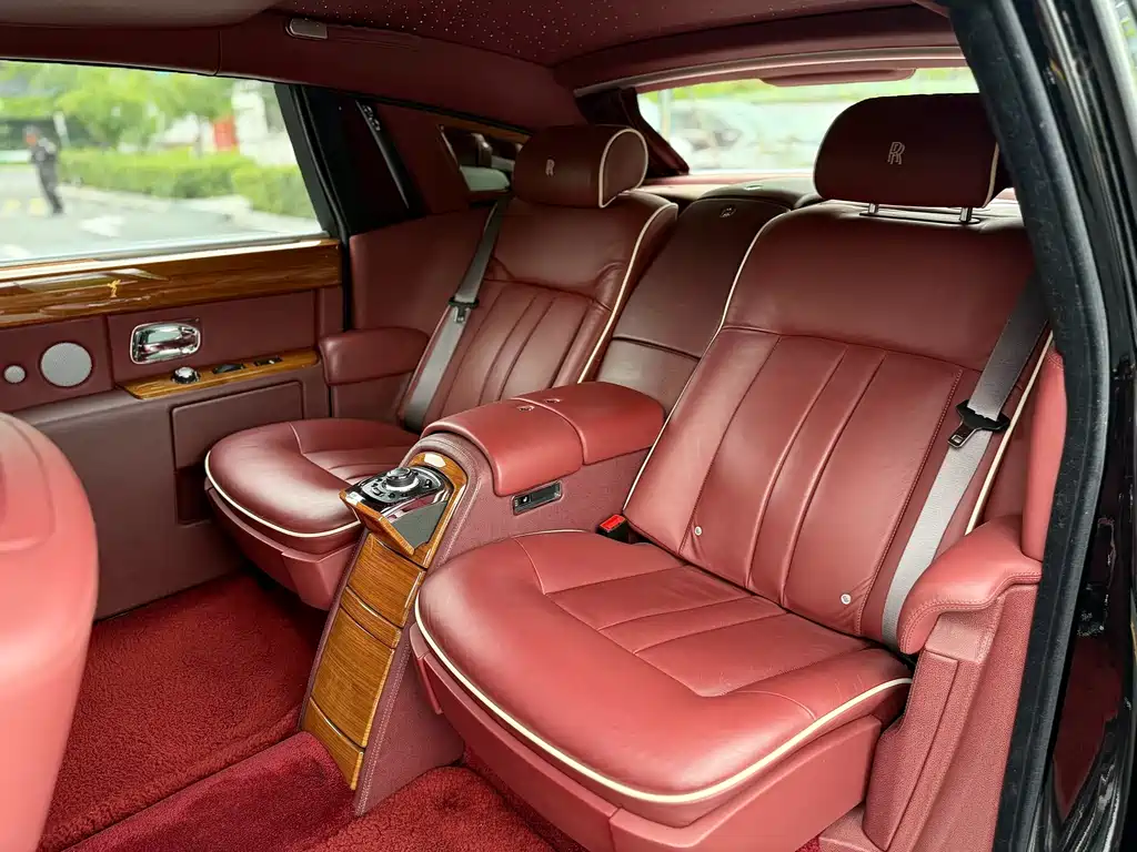 Phantom 6.7 L Extended EWB