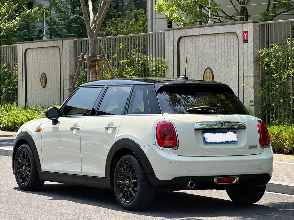 MINI 1.5 T COOPER SEVEN 5-door