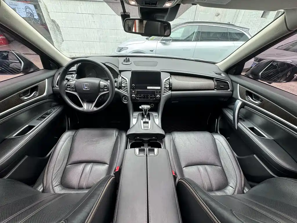 Avancier 240 TURBO 2 WD Premium