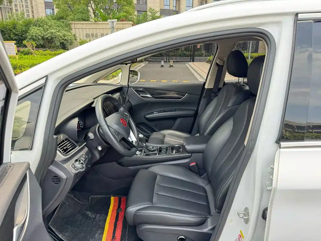 Song MAX 1.5 T Auto Connected Distinguished 7-seat