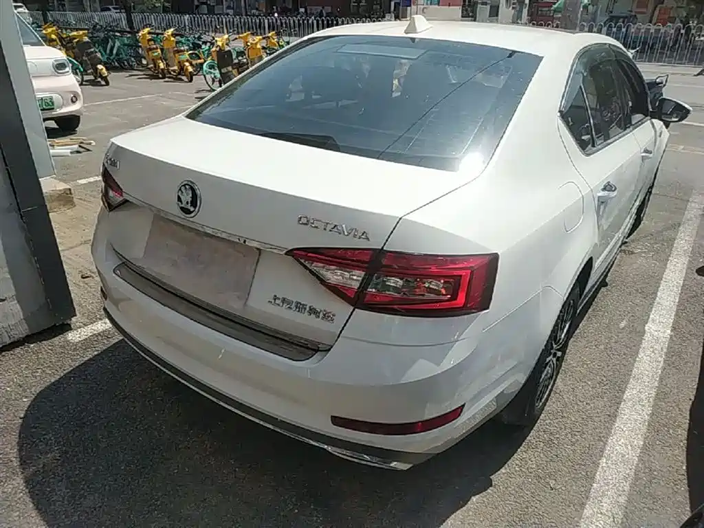 Octavia TSI230 DSG Luxury