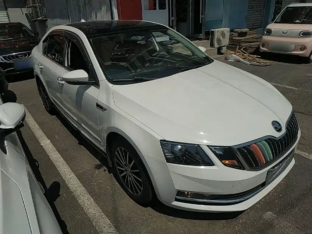 Octavia TSI230 DSG Luxury