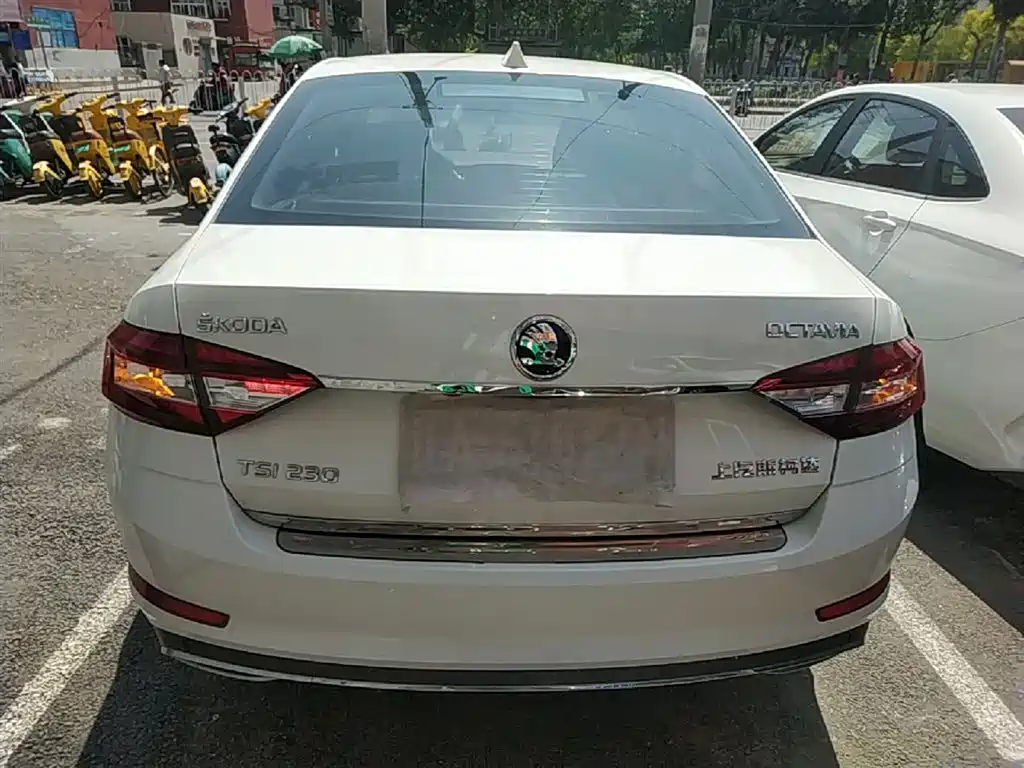Octavia TSI230 DSG Luxury