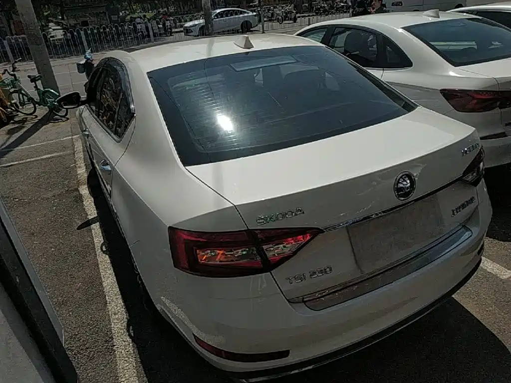 Octavia TSI230 DSG Luxury