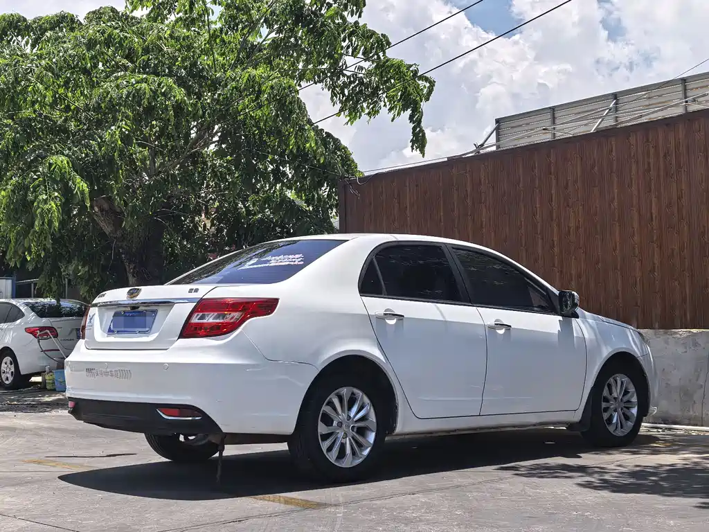 Vision 1.5 L Auto Happy