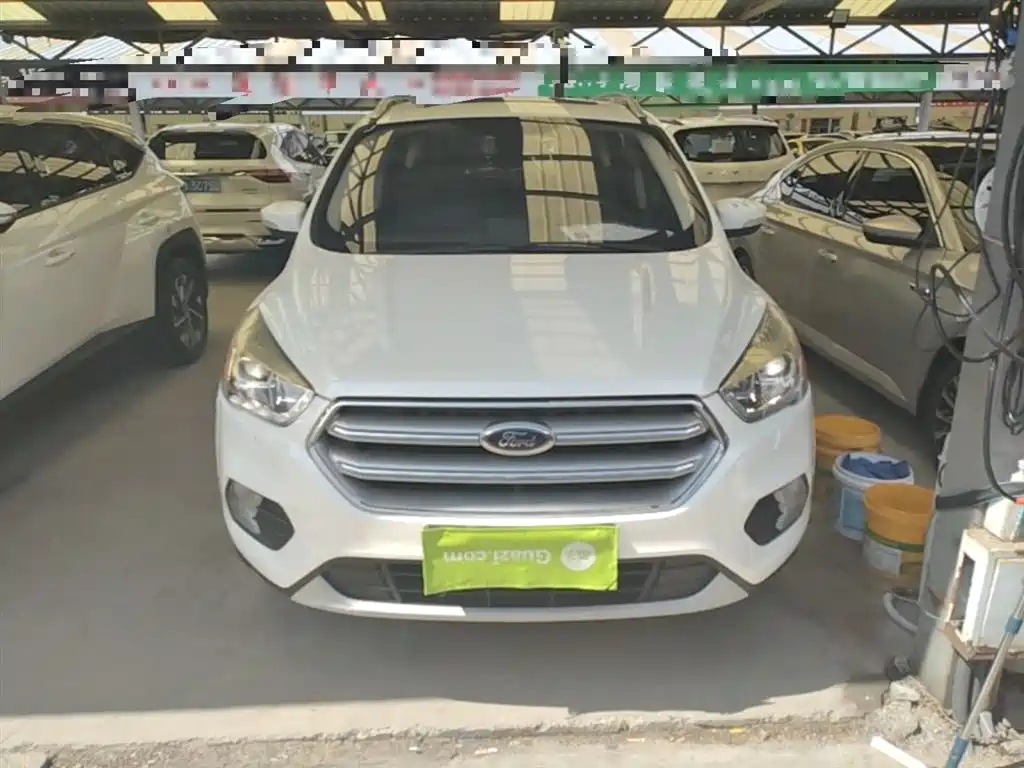 Kuga EcoBoost 180 2 WD Grand Wing