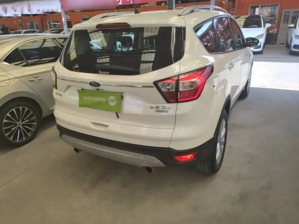 Kuga EcoBoost 180 2 WD Grand Wing