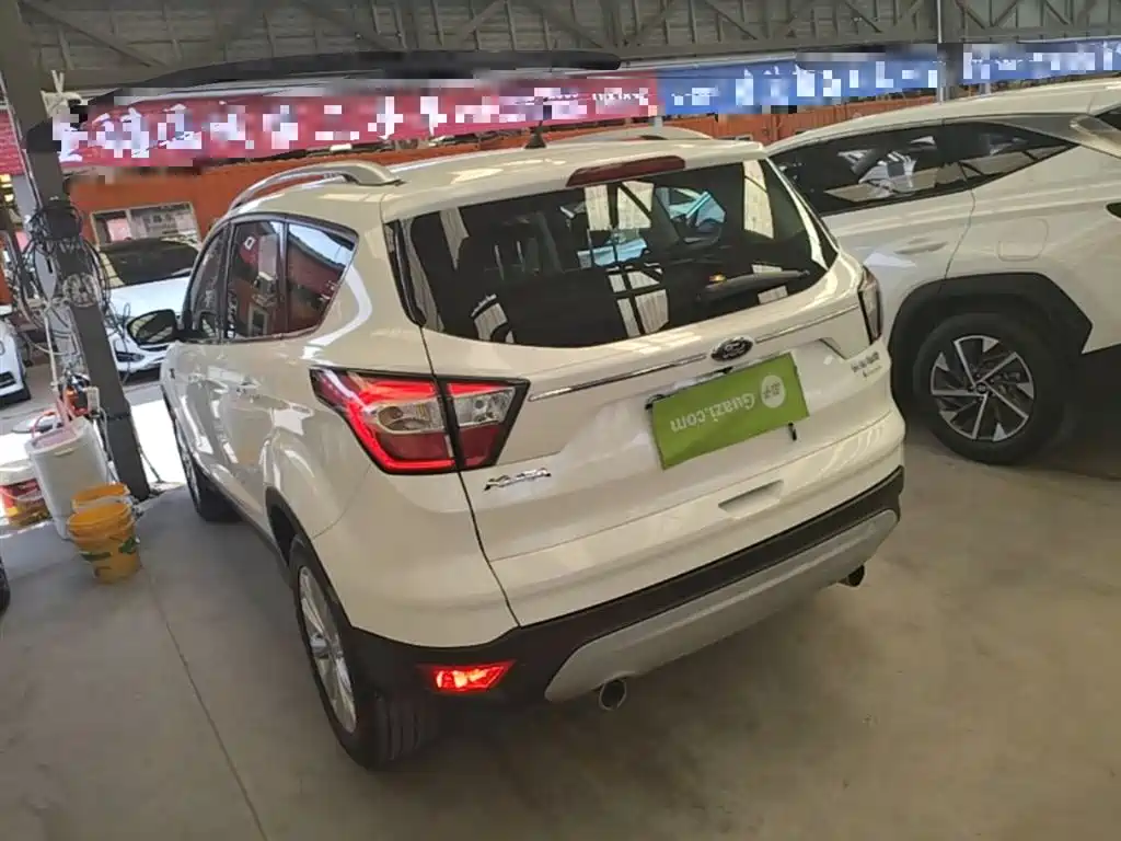 Kuga EcoBoost 180 2 WD Grand Wing