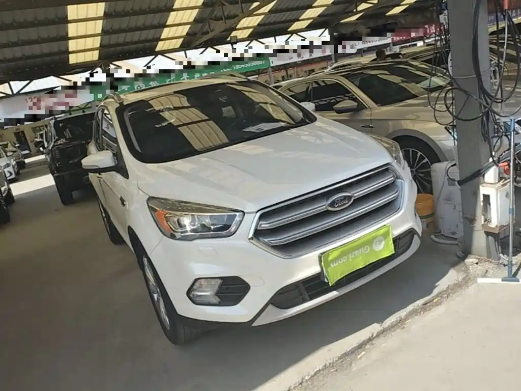 Kuga EcoBoost 180 2 WD Grand Wing