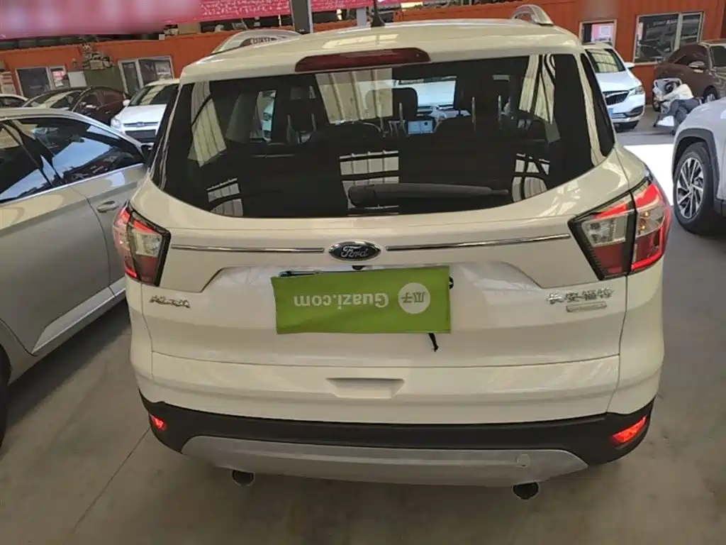 Kuga EcoBoost 180 2 WD Grand Wing