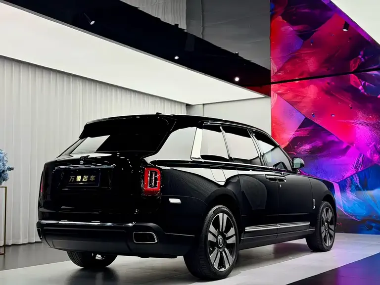 Rolls-Royce Cullinan 4-seat