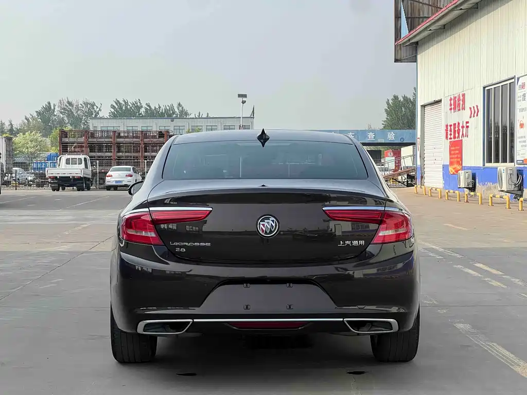 LaCrosse 28 T Luxury