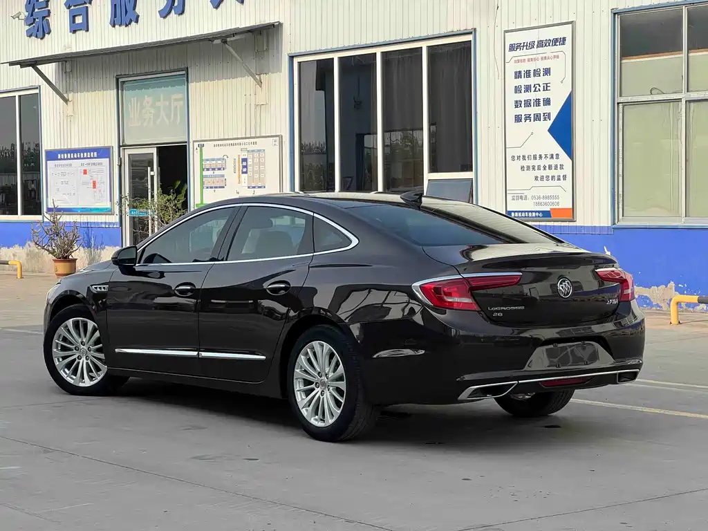 LaCrosse 28 T Luxury