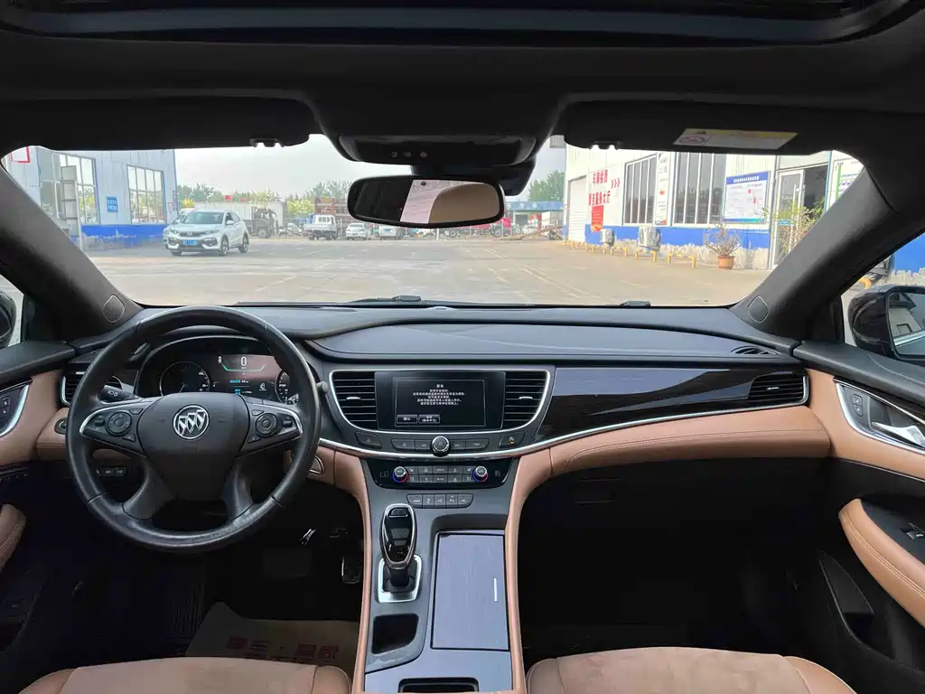 LaCrosse 28 T Luxury