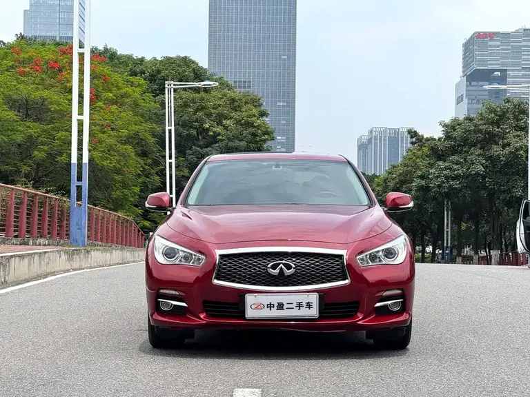 Infiniti Q50 2.0 T Comfort