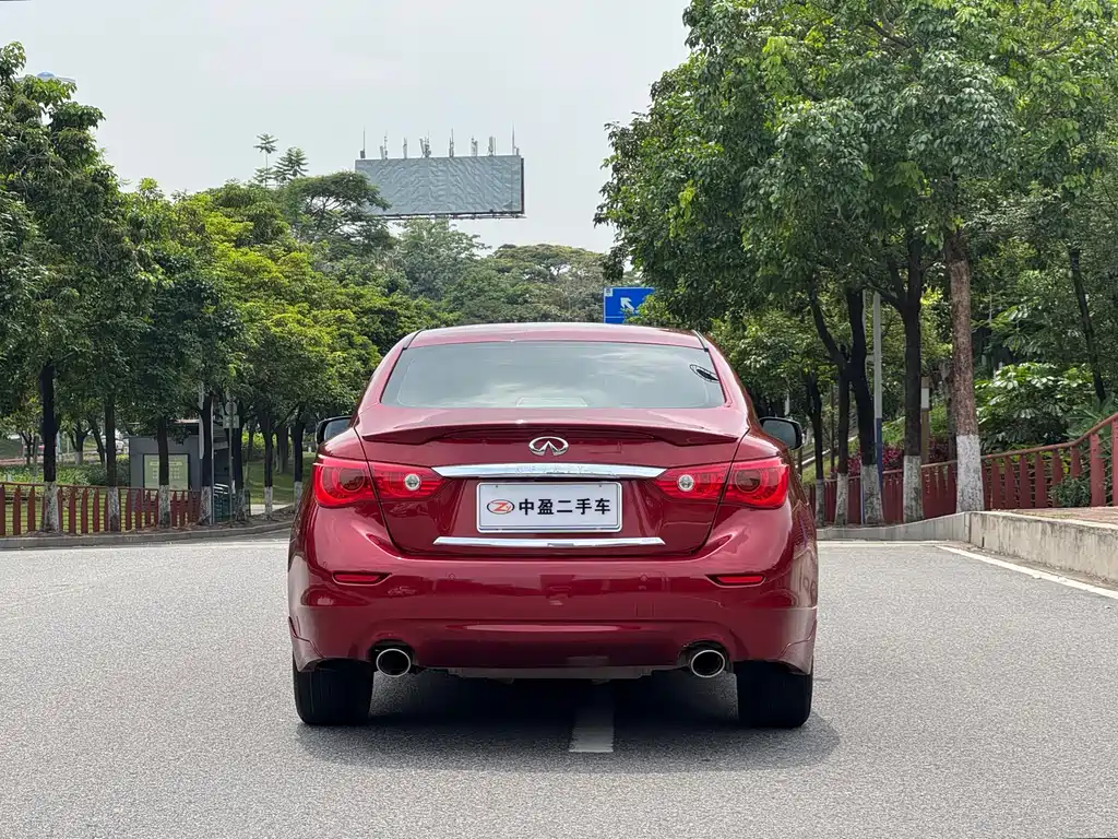 Infiniti Q50 2.0 T Comfort