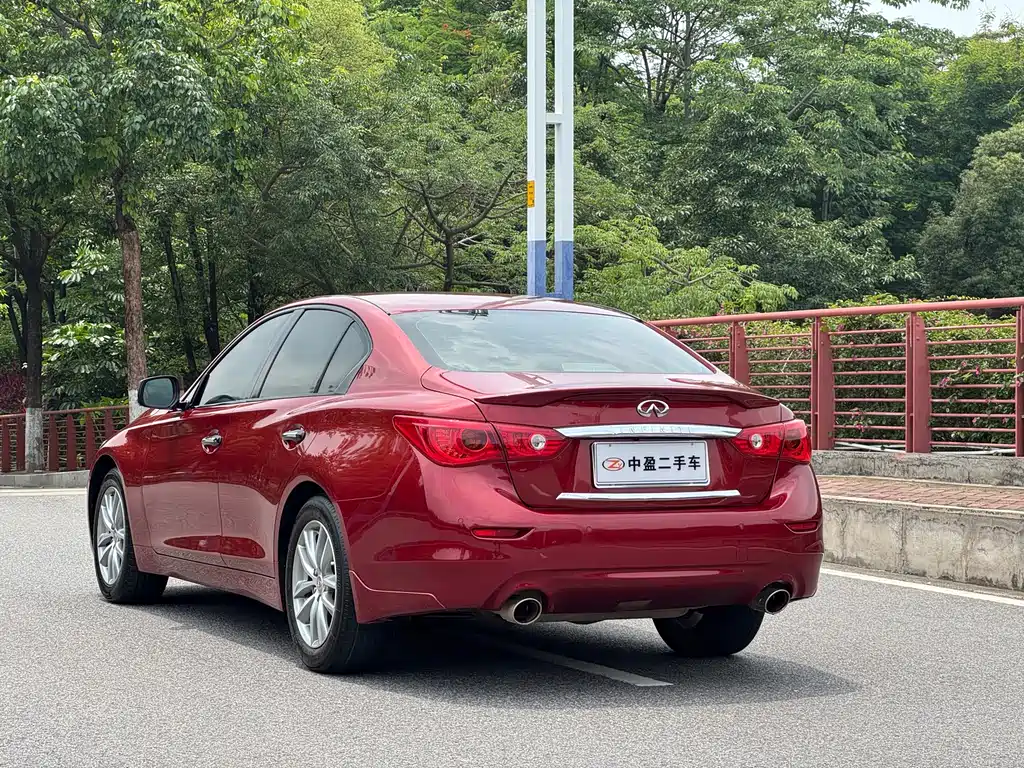 Infiniti Q50 2.0 T Comfort
