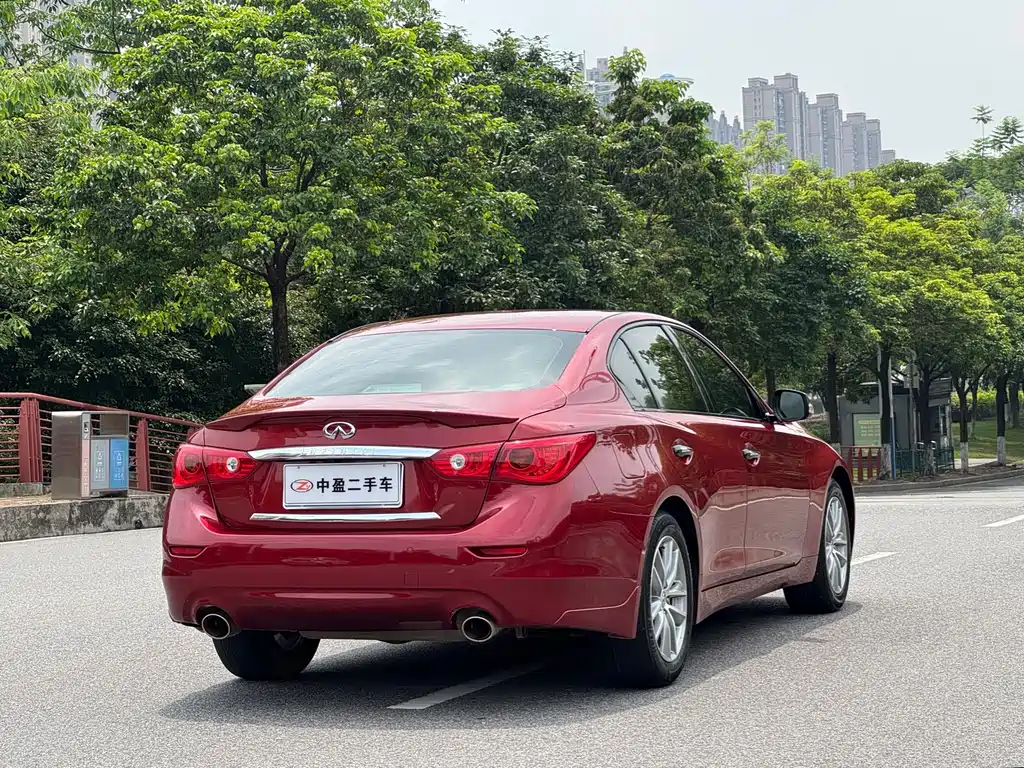 Infiniti Q50 2.0 T Comfort