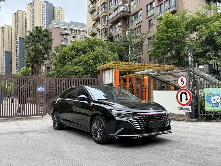 Dongfeng Yixuan MAX 1.5 T Super Handsome Trend Dad