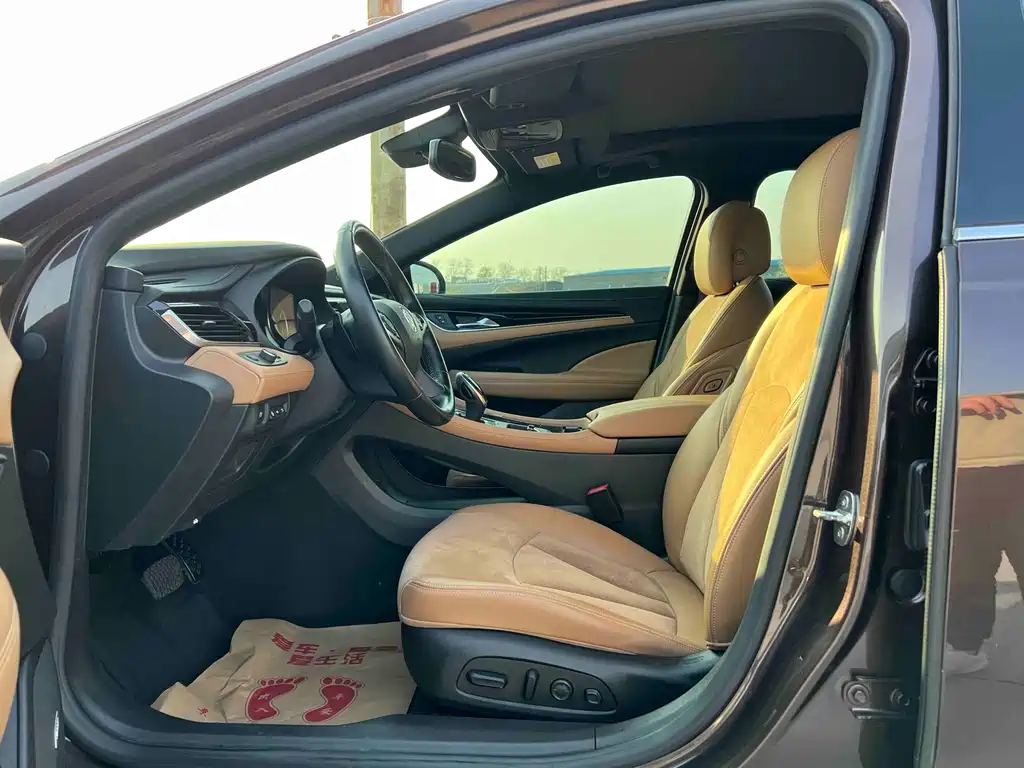 LaCrosse 28 T Luxury