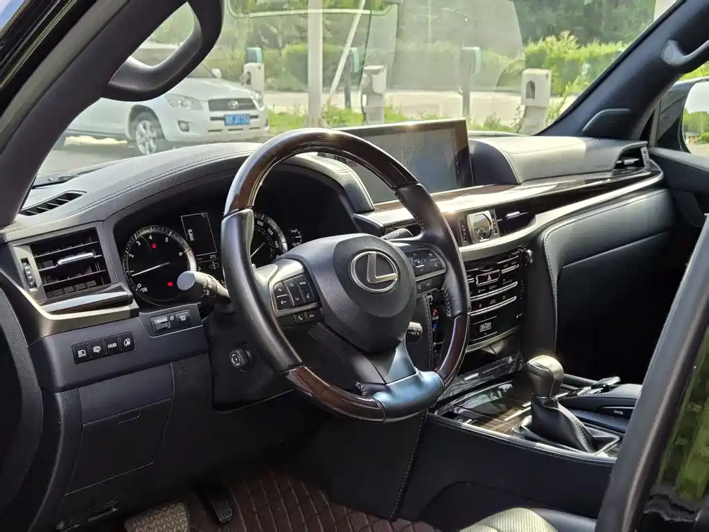 Lexus LX 570 Dynamic Luxury