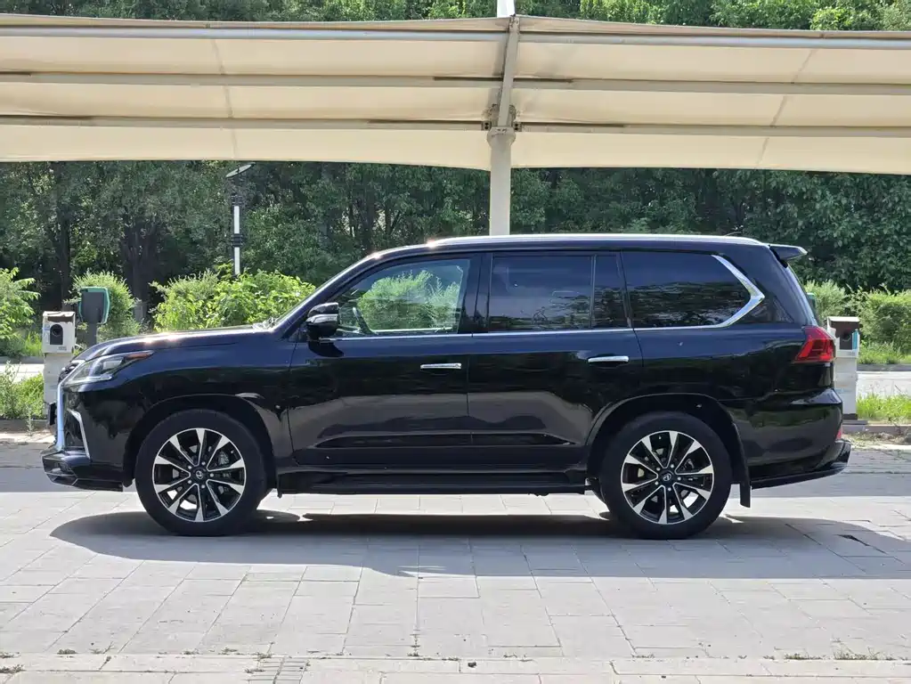 Lexus LX 570 Dynamic Luxury