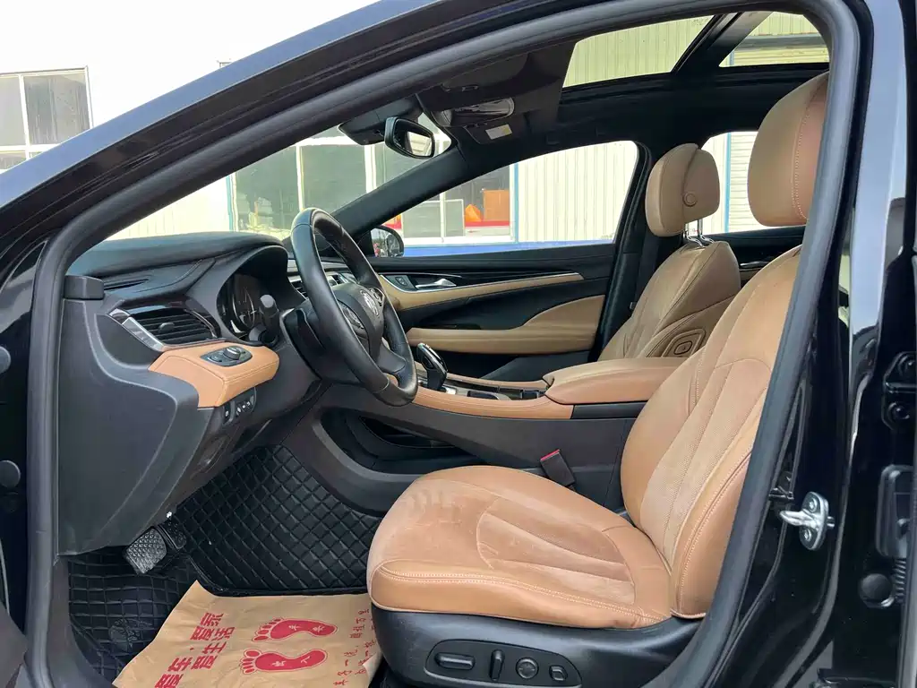 LaCrosse 28 T Luxury