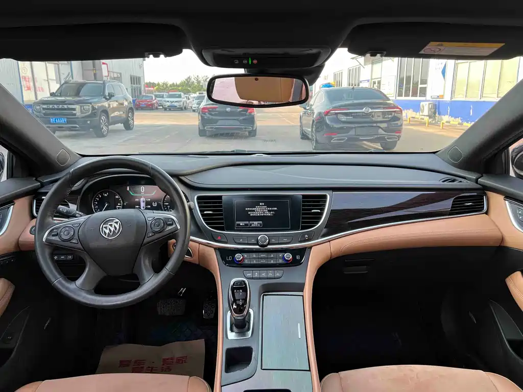 LaCrosse 28 T Luxury