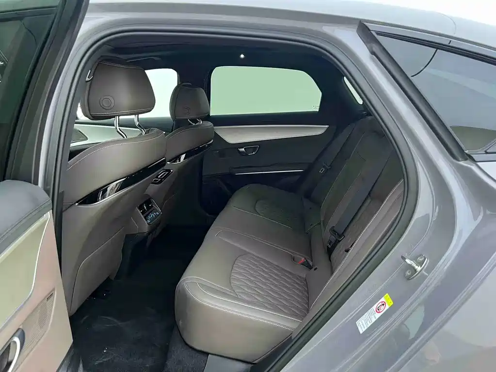 Han DM-i Smart Drive 125 KM Honored