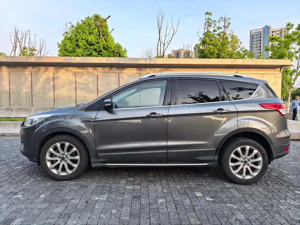 Kuga 2.0 L GTDi 4 WD Elite